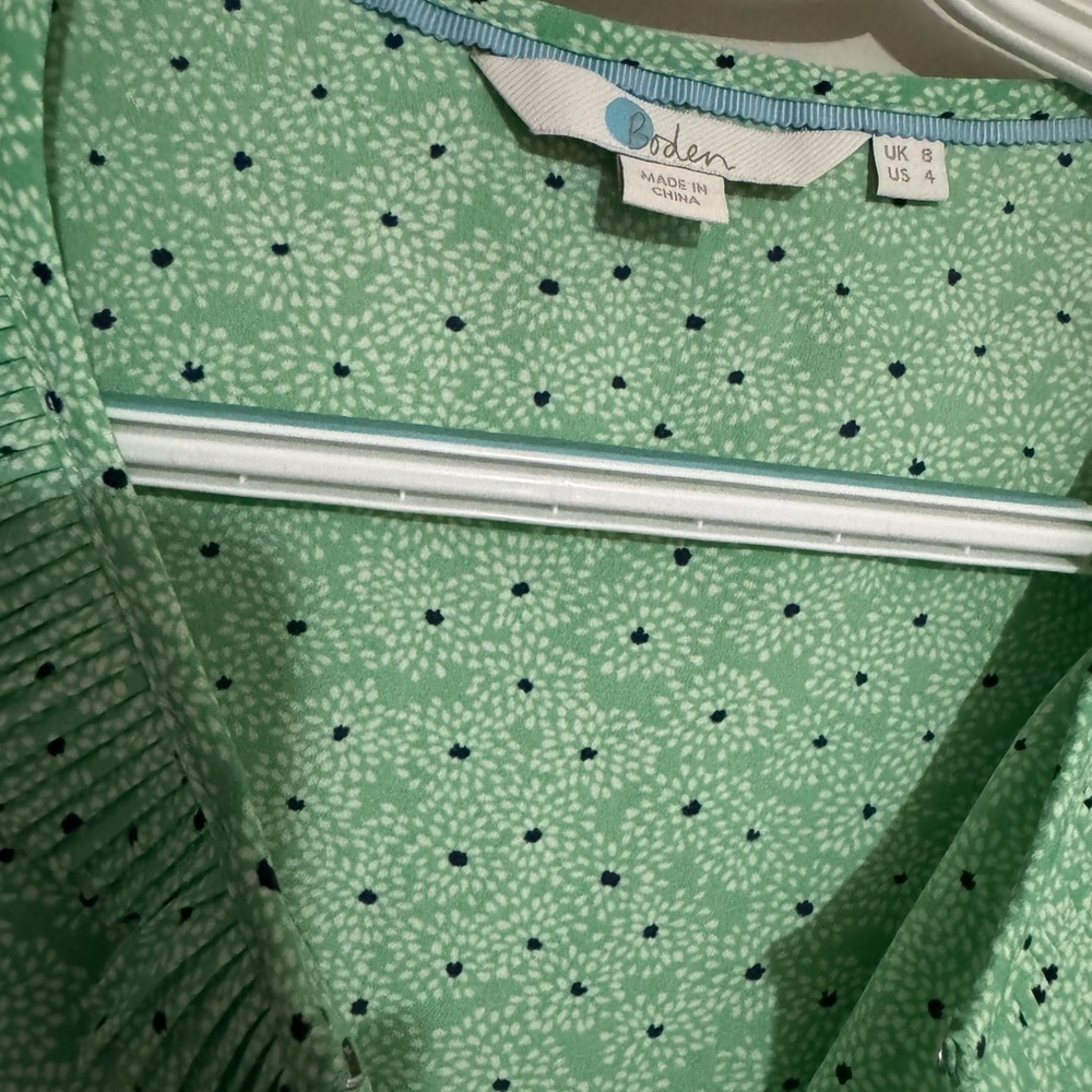 BODEN Green Sleeveless Fitted Blouse with Peter Pan Collar 💚SIZE 4 💚 - Picture 3 of 12